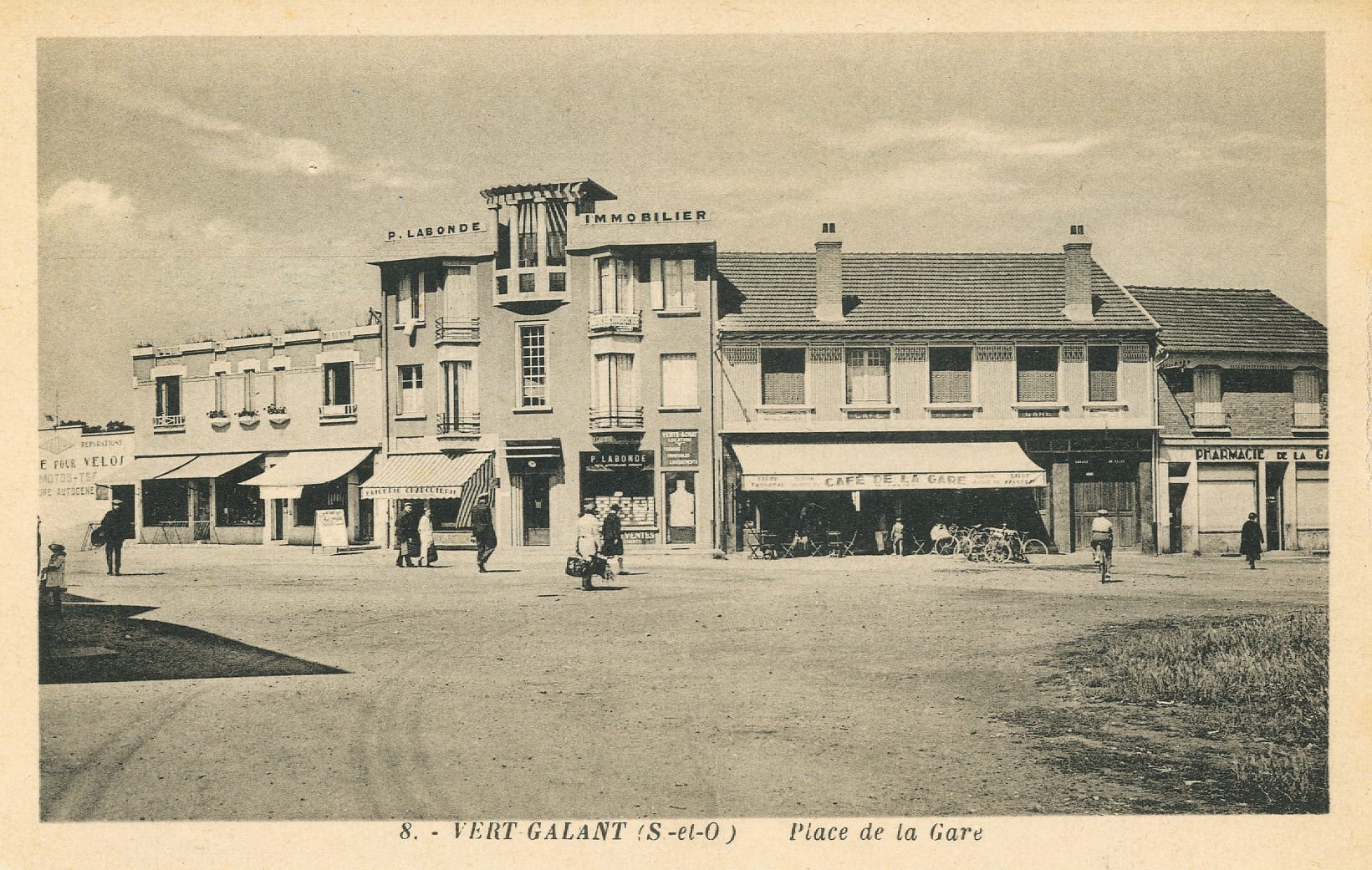 Carte postale de la place de la gare du Vert-Galant de Villepinte vers 1930