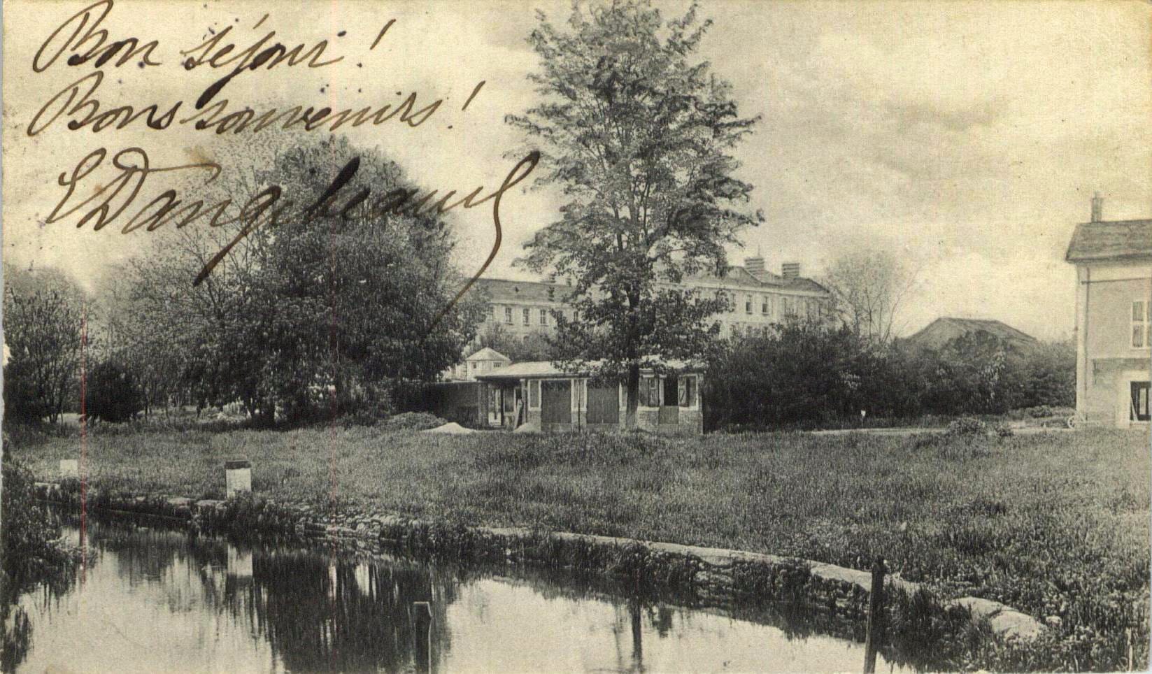 Vue sur les jardins et le plan d'eau du Château de Picpus dans les années 1905-1930