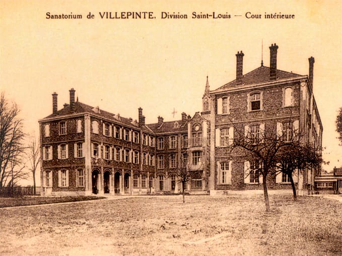 Vue sur la cour intérieure de la Division Saint Louis du Sanatorium, aujourd'hui détruit